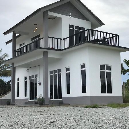 Rumah Sawah Homestay 파시르푸테 외부 사진